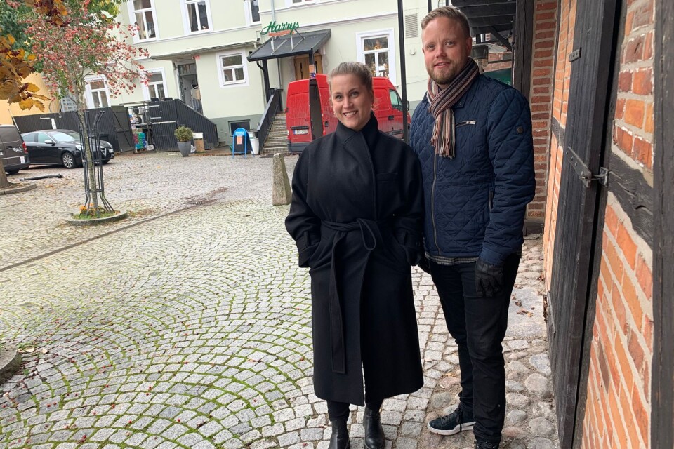 Johan Jönsson och Sandra Holm hoppas på fler mötesplatser i centrum, gärna en uteservering med underhållning, som man anser skulle passa vid Madrix före detta lokaler.