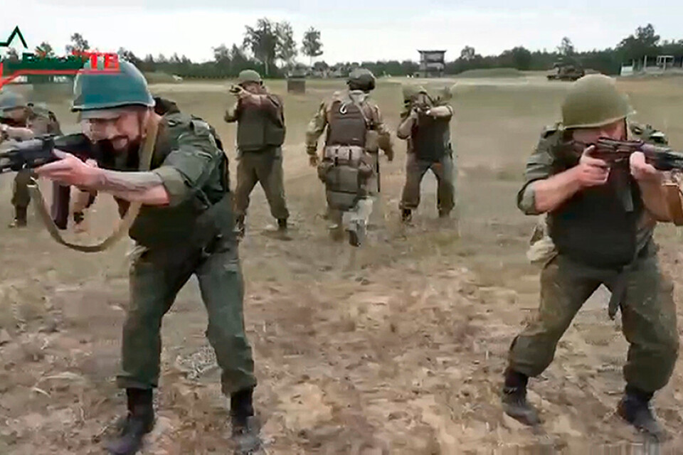 Stillbild från en video som släpptes i juli av Belarus försvarsdepartement och som uppges visa belarusiska soldater som tränas av militärer från den ryska privatarmén Wagner.