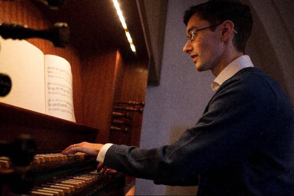 Sedan årsskiftet är Martin Haksten ordinarie organist i Simrishamns pastorat.