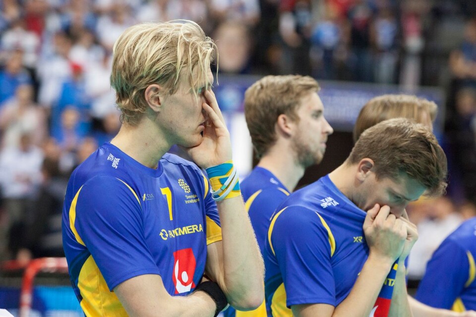 Det var ett bedrövat svenskt landslag efter slutsignalen i söndagens VM-final mot Finland.