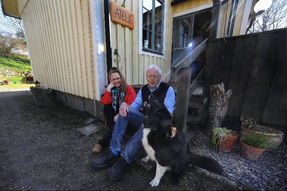 Lommarp utanför Vinslöv är en inspirationskälla för Boel Wanjeskog och Lars-Erik Odehill med hunden Zinta.
