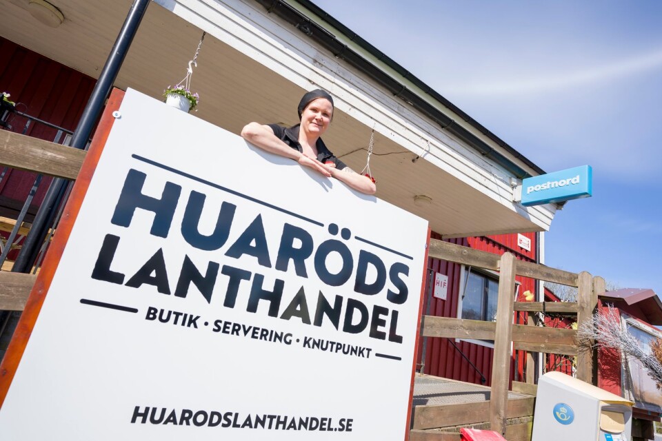 Landsbygdsbutikerna, som Huaröds lanthandel, har ofta också service som utlämning av mediciner, posthantering och annat.