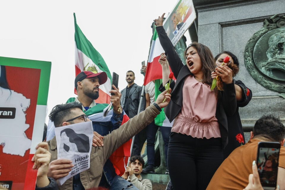Förra årets demonstrationer till stöd för Irans kvinnor grundade sig i frågan om slöjtvång.