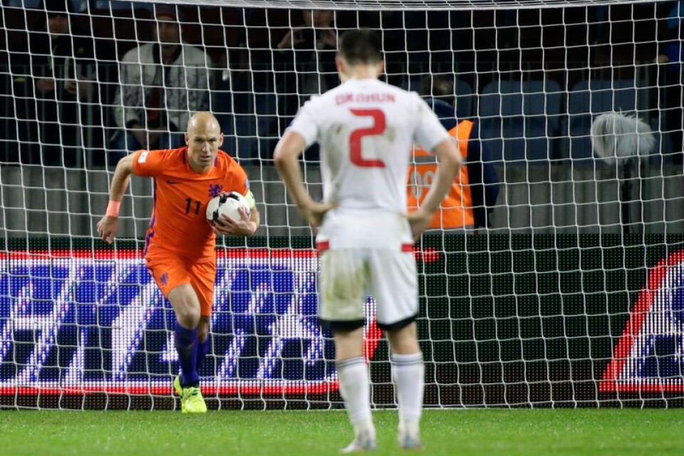 Efter att ha varit illa ute gav Arjen Robben återigen Nederländerna ledningen i slutet av matchen.