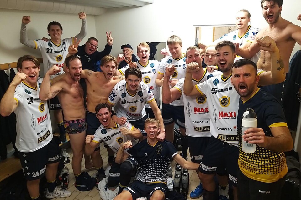Segerjubel i  Solnahallen. IFK Karlskrona vann lördagens viktiga bortamatch mot AIK.