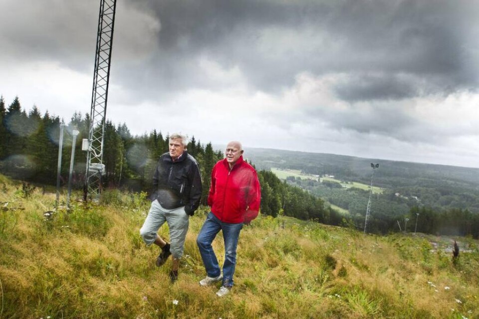 Leif Carlsson och Bengt Jönsson i Vistbacken där lågorna stod i högan sky för 40 år sedan.