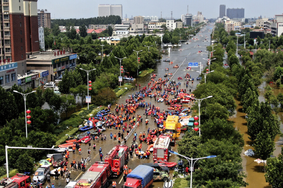 Evakuering i måndags, i Weihui i den kinesiska provinsen Henan.