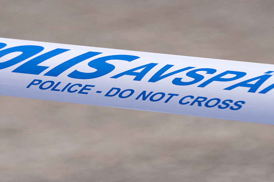 Polisen har spärrat av bostaden där en död kvinna har hittats i Solna. Arkivbild.