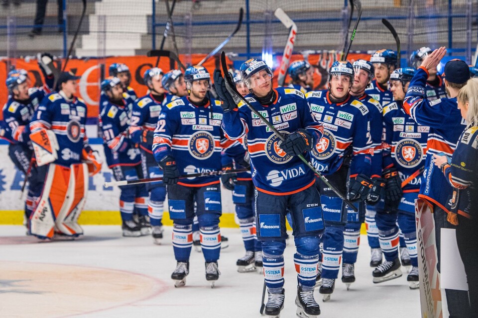 Växjö jublar efter ishockeymatchen i SHL mellan Växjö och Örebro den 30 december 2021 i Växjö.