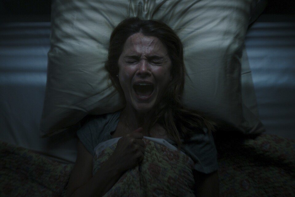 Keri Russell spelar en problemtyngd kvinna som återvänder till sitt barndomshem i "Antlers". Pressbild.