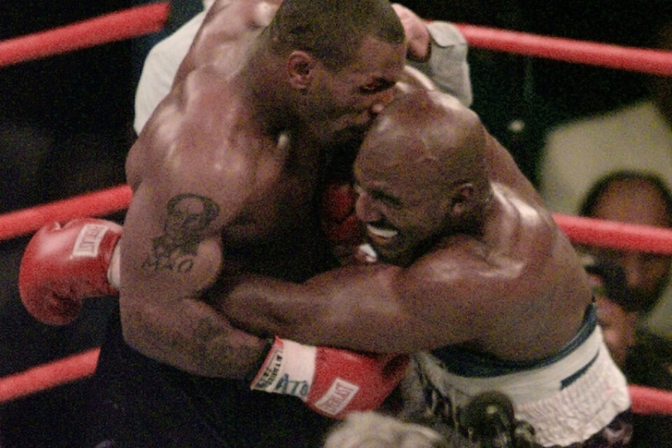 1997 möttes Tyson och Holyfield i en kontroversiell fight. Nu verkar ett nytt möte vara aktuellt. Arkiv.