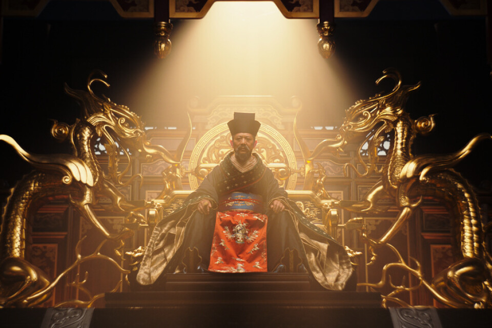 Jet Li spelar kejsaren i "Mulan". Pressbild.