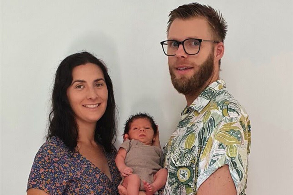 Claire Marston och Joel Wirsén, Peregian Beach, Queensland, Australien, fick den 14 januari en son som heter Alfred. Vikt 2845 g, längd 50 cm. Joel kommer ursprungligen från Algutsrum, Öland.