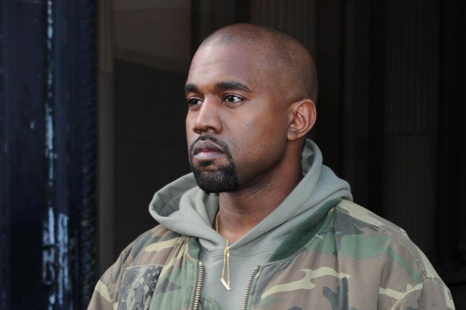 Hiphop-superstjärnan Kanye West stämdes 2013 av soulsångaren Ricky Spicer. Bakgrunden var att Kanye samplat Spicers gamla grupp Ponderosa Twins Plus Ones gamla låt \"Bound\" på sin singel \"Bound 2\" utan tillstånd. Spicer, vars röst hörs i en förvrängd