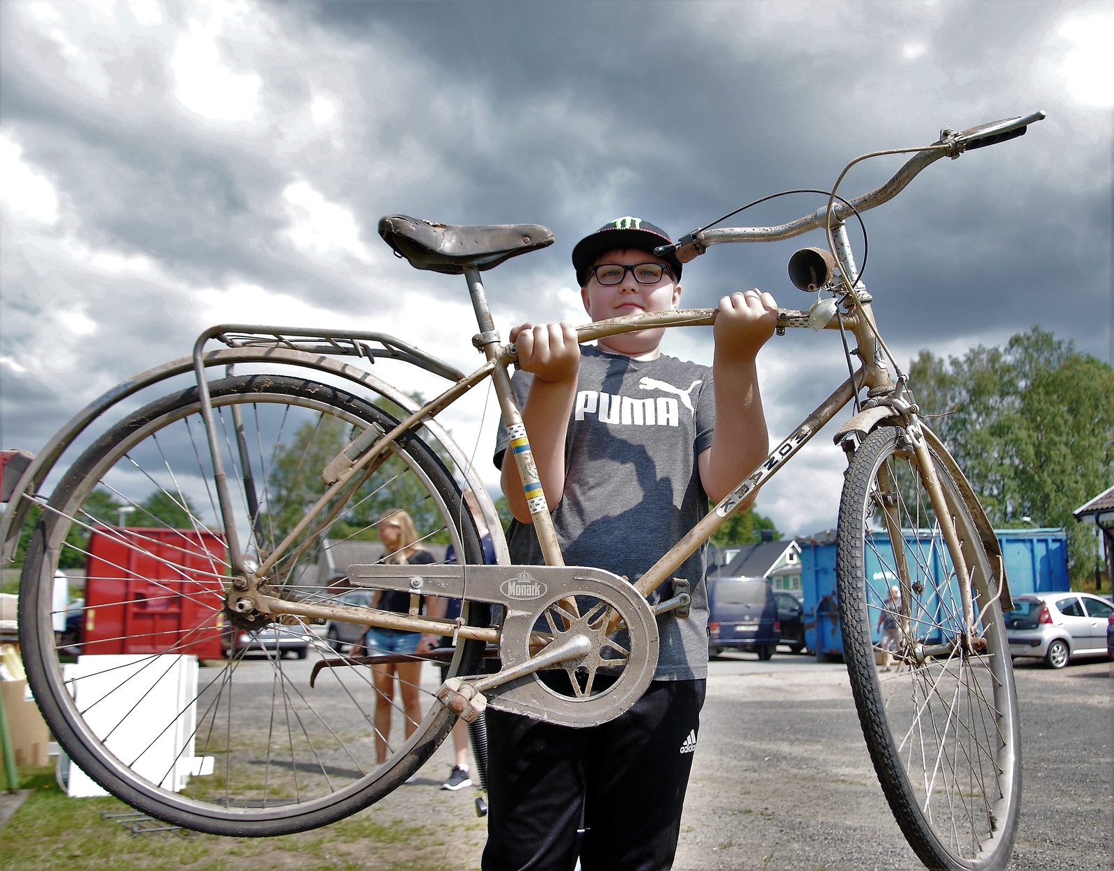Isak Elmberg, 13, fick tag i en cykel för en tjugolapp.