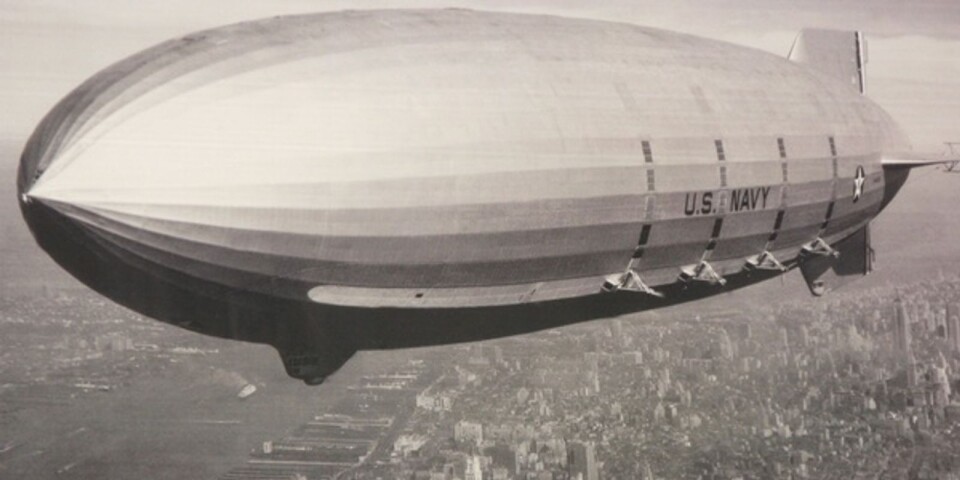 En zeppelinare ovanför New York, en efterföljare till den allra första Zeppelinaren.