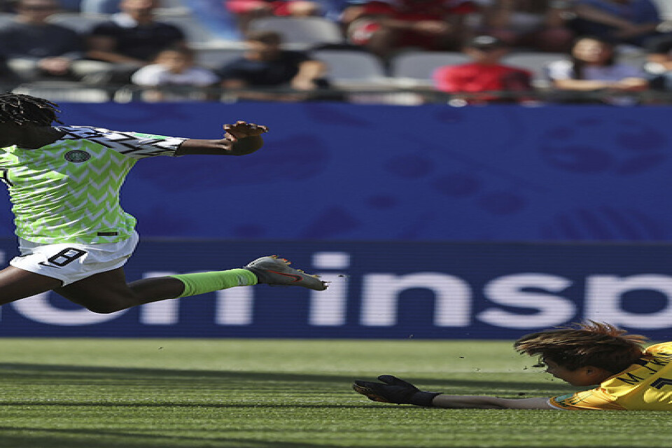 Asisat Oshoala satte 2–0-målet för Nigeria.