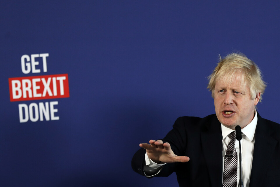 Storbritanniens premiärminister talar under en presskonferens i London.