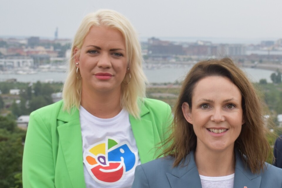 Sandra Bizzozero (S) och Elina Gustafsson (S) är kritiska mot den politiska majoriteten i Karlskrona kommun.