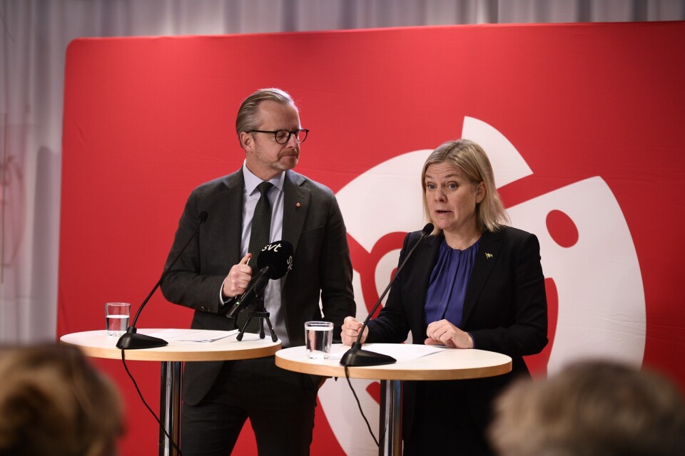 S-ledaren Magdalena Andersson och hennes ekonomisk-politiske talesperson Mikael Damberg vid presentationen av partiets skuggbudget.