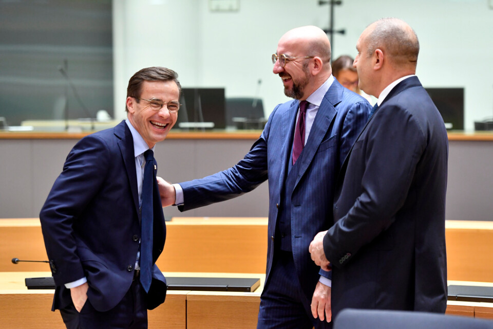 Statsminister Ulf Kristersson (M) får inte hålla i ordförandeklubban på EU-ledarnas toppmöten. Det gör Europeiska rådets permanente ordförande Charles Michel (i mitten). Arkivbild.