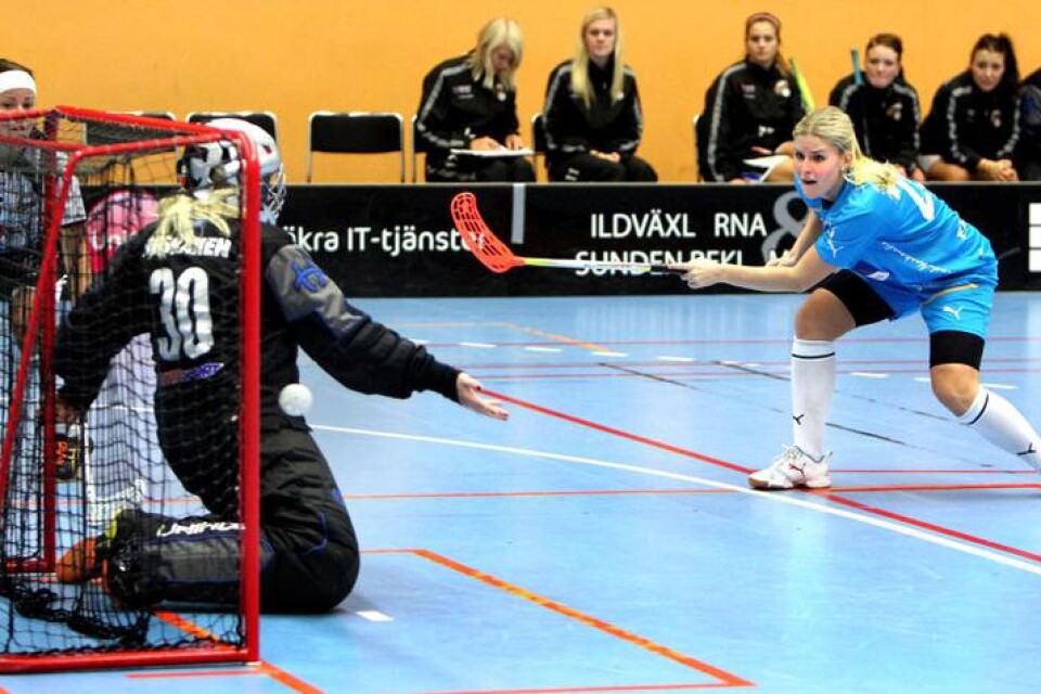 Emma Andersson prickade in viktiga 2?1 direkt i andra perioden för Kalmarsund. Målet löste upp många nervknutar i hemmalaget som sedan körde över Olofström och vann med 7?2.