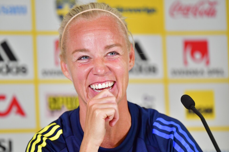Caroline Seger under onsdagens presskonferens på Guldfågeln arena i Kalmar.