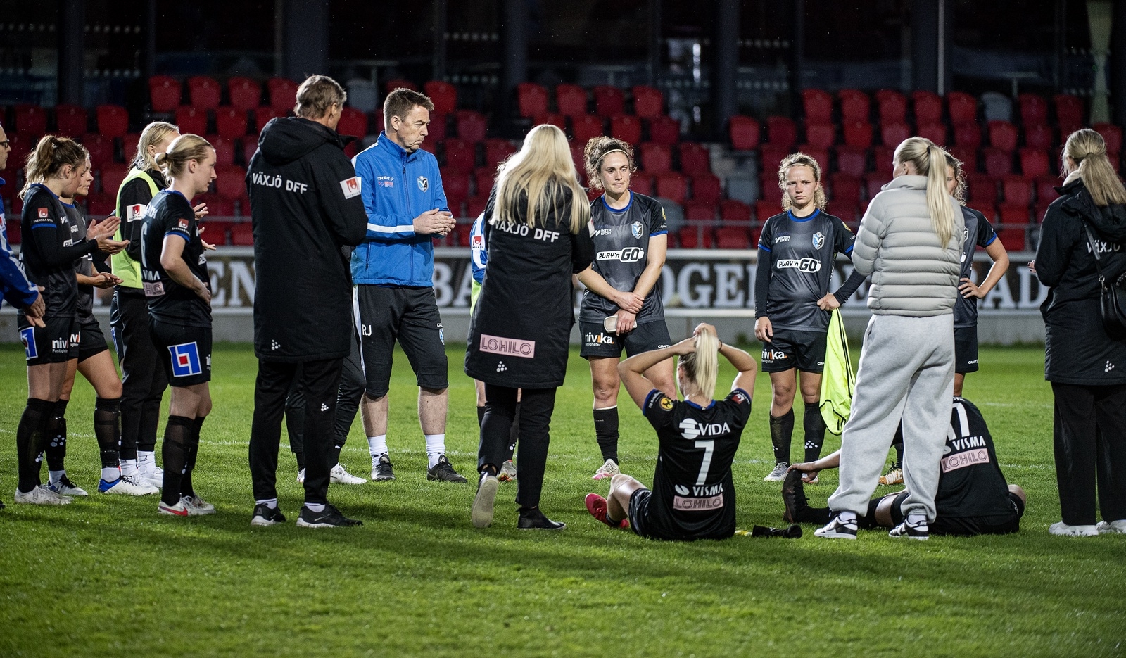 Efter matchen var det inga glada minner bland Växjö DFF: spelare och ledare.