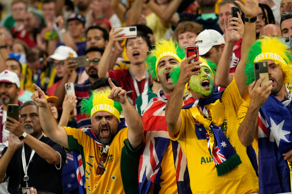 Mer än en miljon biljetter har sålts till damernas fotbolls-VM som inleds i Australien och Nya Zeeland om en dryg månad.