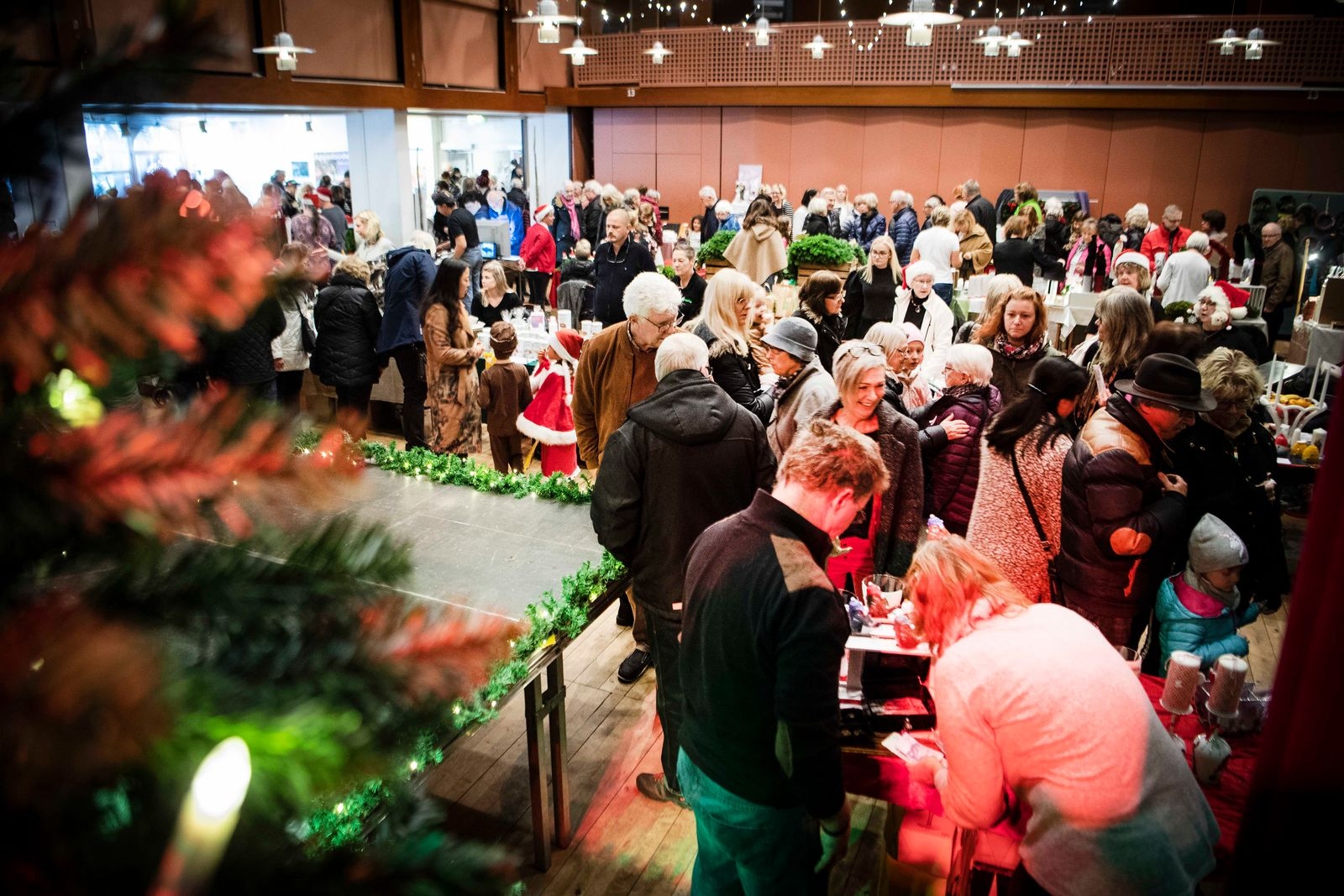 Det var nog rekord i antal besökare på julmarknaden i Folkets hus i år.