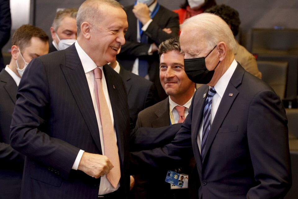 Turkiets president Recep Tayyip Erdogan och USA:s president Joe Biden under måndagens Natotoppmötet i Bryssel.