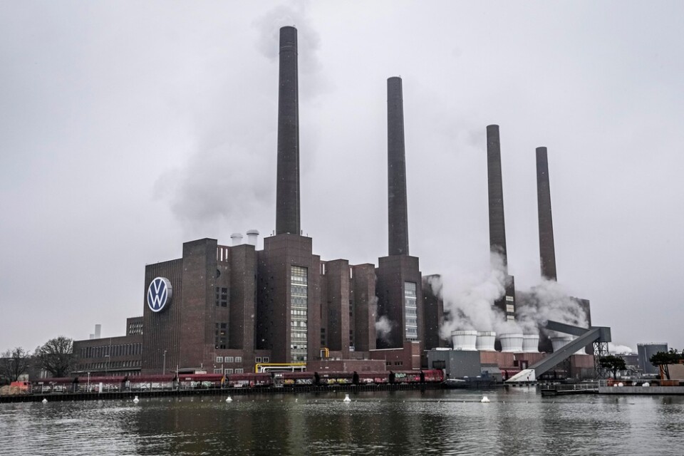 Den ekonomiska aktiviteten i OECD-området avtar. På bilden (tagen i december i fjol) syns Volkswagens fabrik i Wolfsburg i Tyskland.