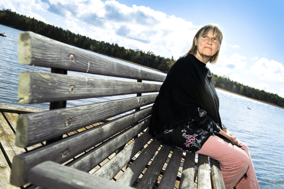 Anna-Lena Engström står inför utmaningen att planera en begravningsceremoni under rådande omständigheter.