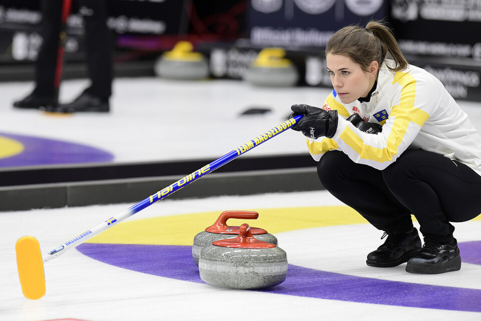 Anna Hasselborg tror att kortare curlingmatcher på mästerskap kan vara bra. Arkivbild.