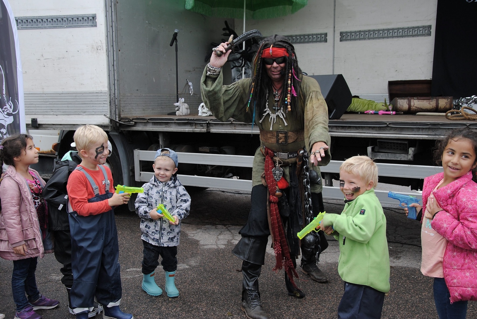 Familjedagen i Osby den 1 september 2018. Vattenpistoltävling med piraterna. FOTO: SUSANNE GÄRE