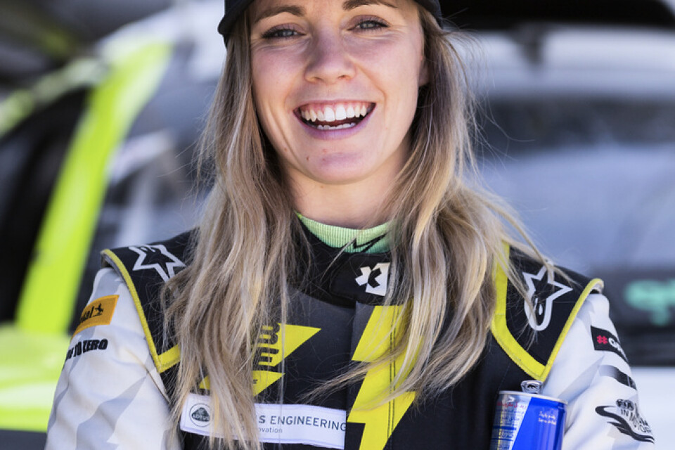 Mikaela Åhlin-Kottulinsky kör Extreme E Desert X Prix 2021 tillsammans med Jenson Button.