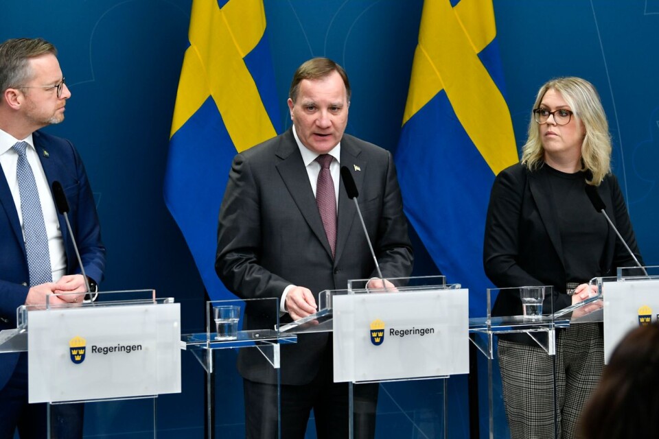 ”Det är allvar nu”, sa statsminister Stefan Löfven, här med Inrikesminister Mikael Damberg och Socialminister Lena Hallengren.