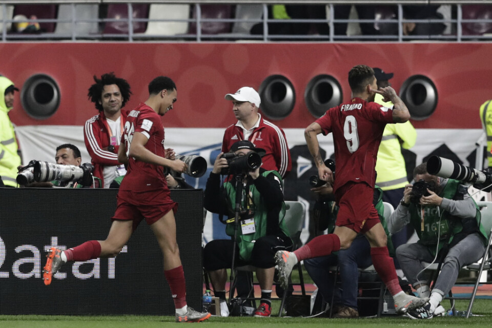 Liverpools Roberto Firmino, höger, och Trent Alexander-Arnold, vänster, firade segermålet mot Monterrey som båda var inblandade i.