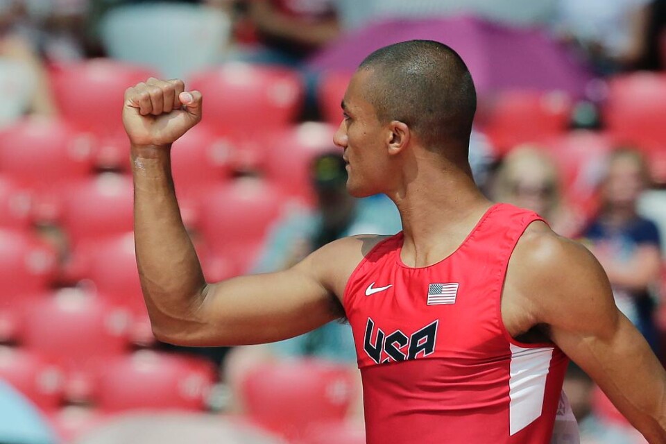 Amerikanen Ashton Eaton putsade sitt eget världsrekord i tiokamp med sex poäng när han vann VM-guld. 9 045 poäng är det nya rekordet efter att Eaton avslutat med att springa 1 500 meter på 4.17,52. Världsrekordet var det första i friidrotts-VM i Peking