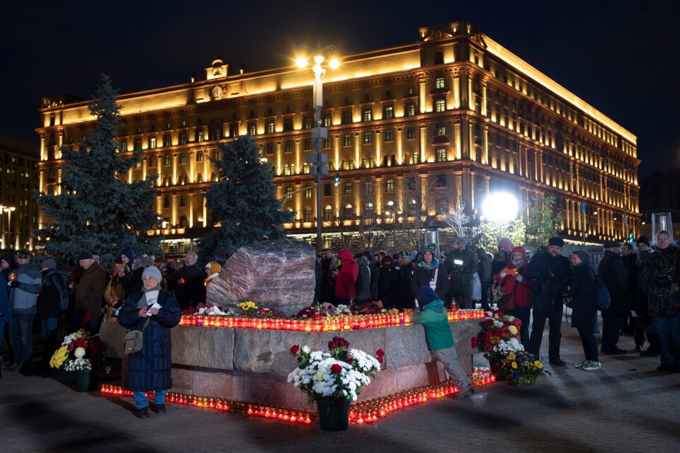 Minnesstund 2018 vid monumentet över offren för Stalins terror, utanför Lubjankafängelset i centrala Moskva.