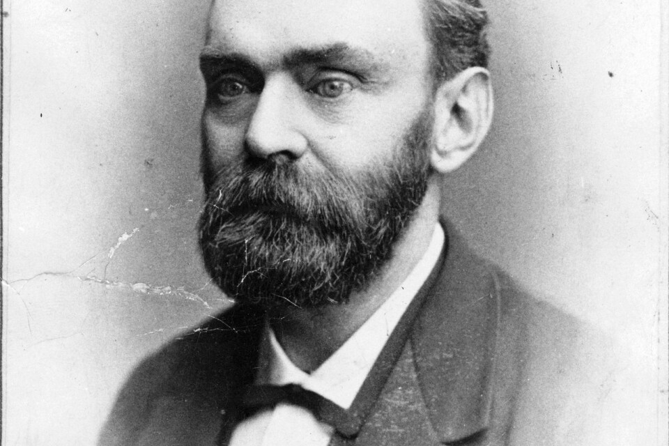 Alfred Nobel föddes 1833 och dog 1896. Fotografi från 
1870.