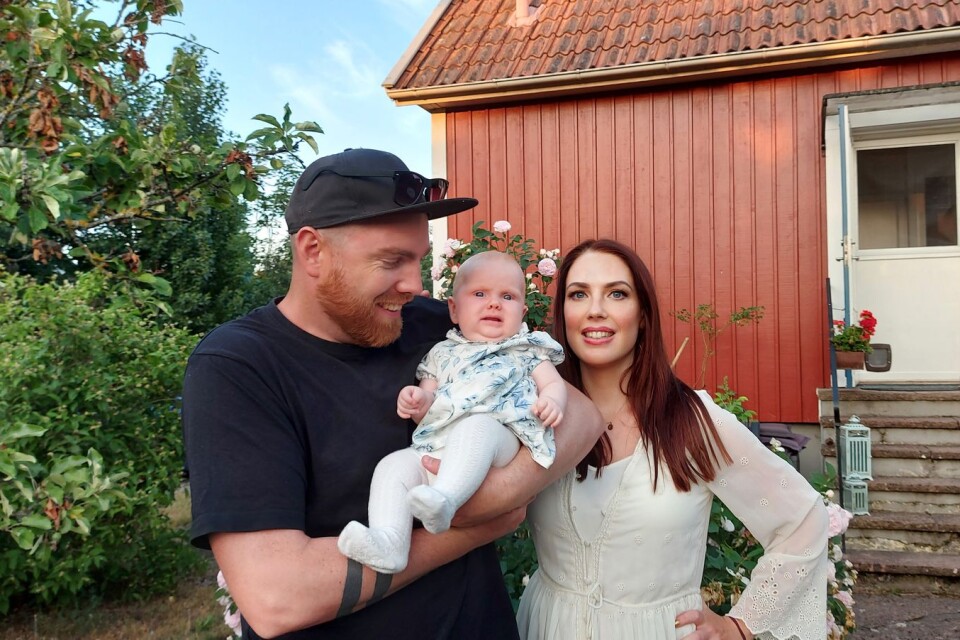 Elvira Gunnarsson och Joel Fogby, Kalmar, fick den 17 april en dotter som heter Freja. Vikt 4360 g, längd 54 cm.