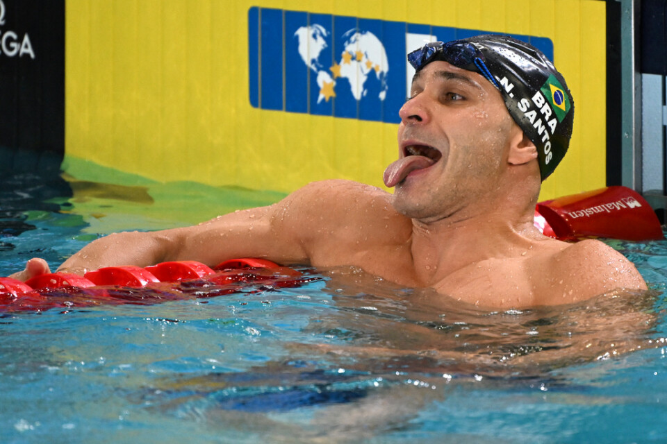Nicholas Santos höll tungan rätt i mun och vann VM-guld på 50 meter fjäril.