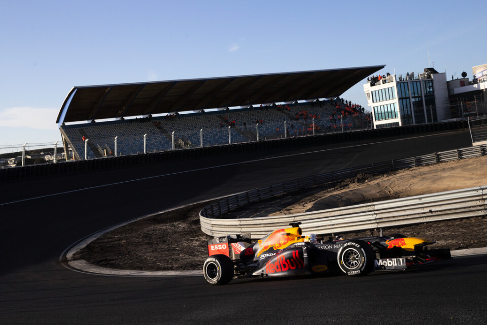 Max Verstappen testkör sin F1-bil på ombyggda Zandvoort-banan i Nederländerna. Arkivbild.