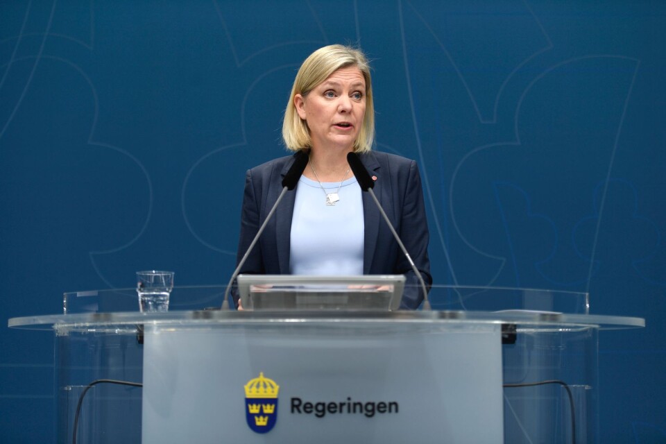 Finansminister Magdalena Andersson (S) vill höja skatten, men har hamnat i bråk med Liberalerna.