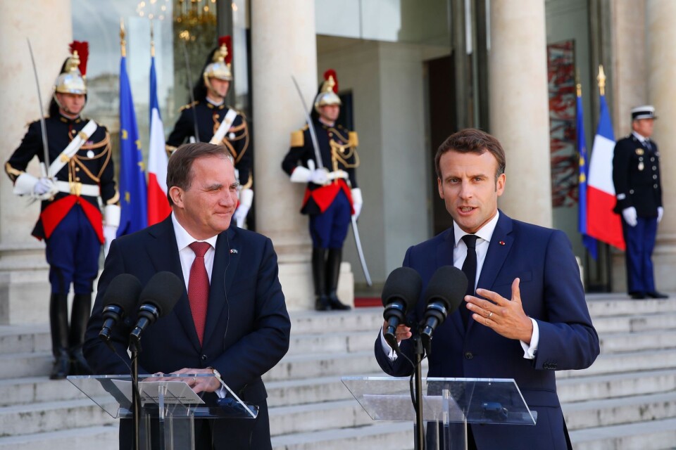 Löfven och Macron får ökat stöd i kris.