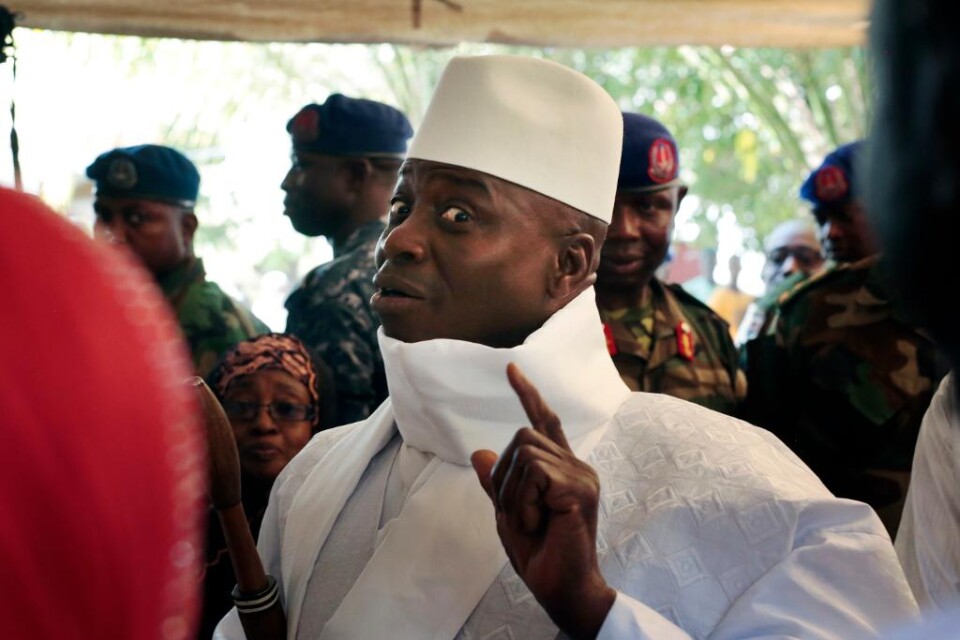 Senegal har skickat trupper mot Gambia, där president Yahya Jammeh vägrar lämna makten trots att han förlorade valet i december. - Om ingen politisk lösning nåtts vid midnatt går vi in i landet, säger en taleman för Senegals armé. Oppositionsledaren Ada