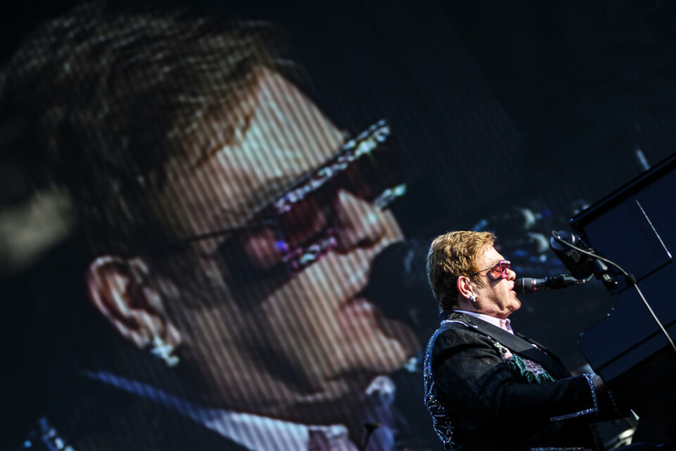 Elton John berättar att han var "24 timmar från att dö" i ny bok. Arkivbild.