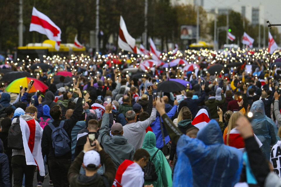 Tiotusentals människor har deltagit i demonstrationer i Minsk det senaste året.