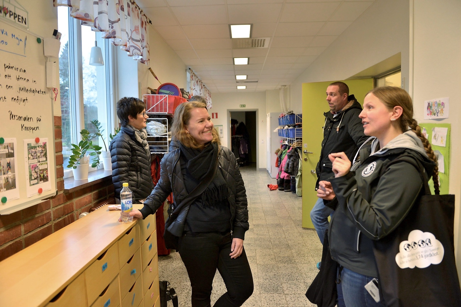 Mölndals kommun med Sofia Knüppel i spetsen var på studiebesök på tisdagen och Matilda Ehnberg på Hässleholms Miljö berättade om det pedagogiska sopsorteringsprojektet. En  idé att ta efter, menade Sofia.